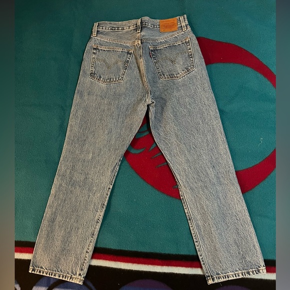 levi’s 501 medium wash jeans - Picture 3 of 3